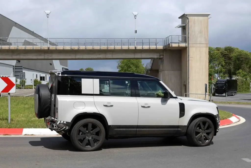 El legendario Defender recibirá su primera actualización... y una sorpresa 14 Motor16 Defender 2028 11 Motor16