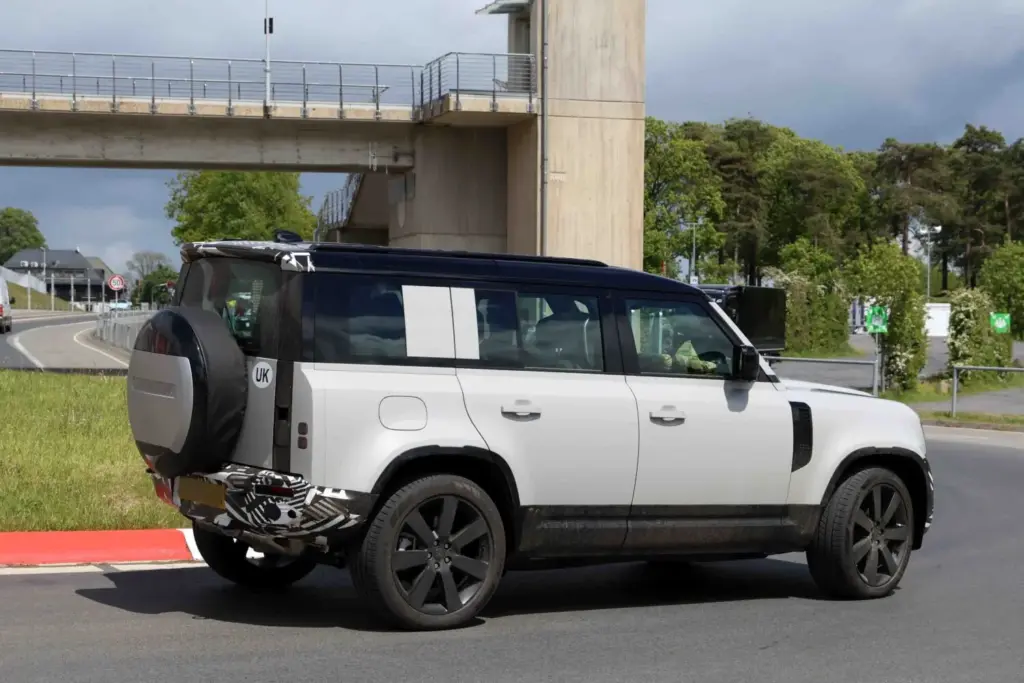 El legendario Defender recibirá su primera actualización... y una sorpresa 15 Motor16 Defender 2028 12 Motor16