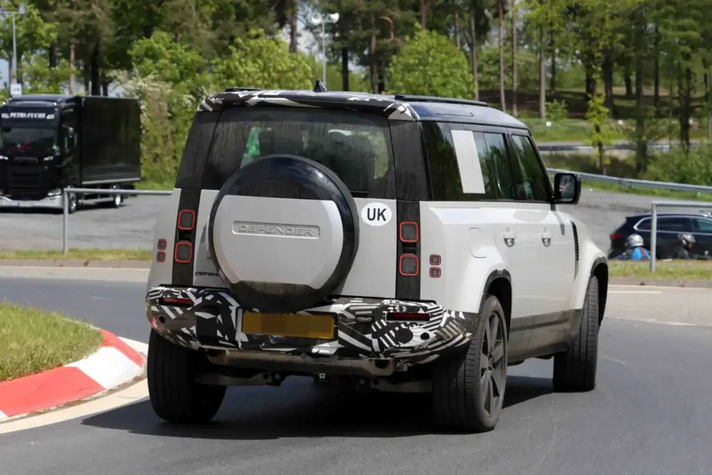 El legendario Defender recibirá su primera actualización... y una sorpresa 18 Motor16 Defender 2028 15 Motor16