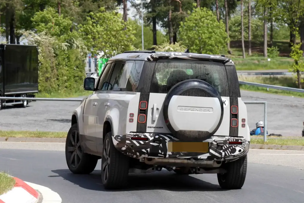 El legendario Defender recibirá su primera actualización... y una sorpresa 21 Motor16 Defender 2028 18 Motor16