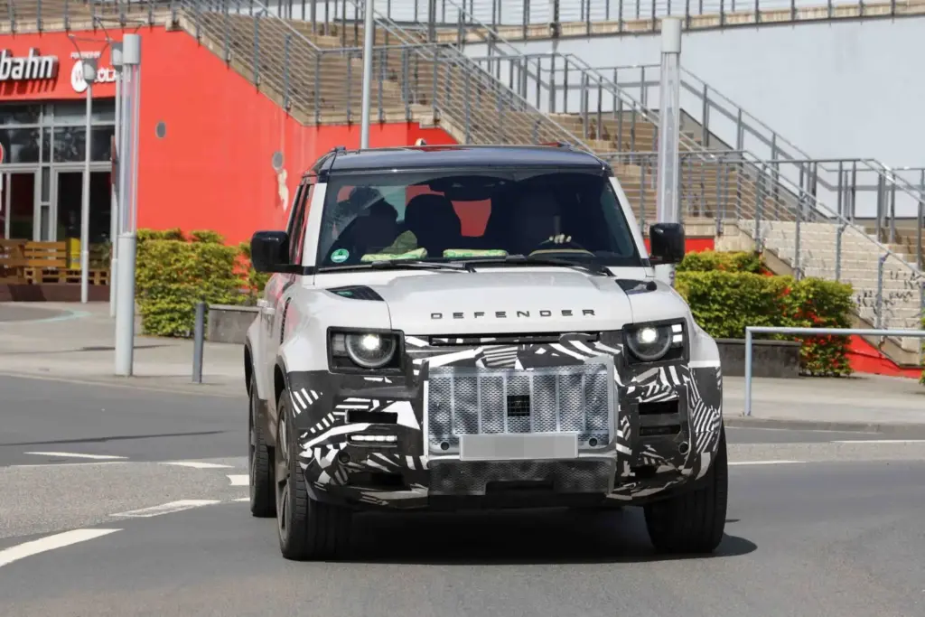 El legendario Defender recibirá su primera actualización... y una sorpresa 6 Motor16 Defender 2028 3 Motor16
