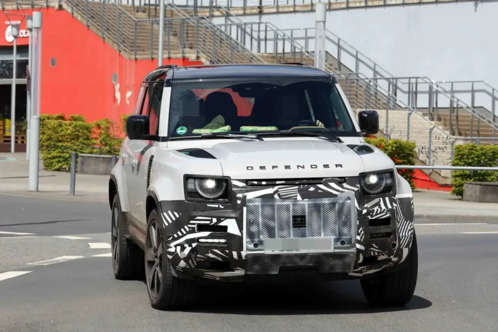 El legendario Defender recibirá su primera actualización... y una sorpresa 7 Motor16 Defender 2028 4 Motor16