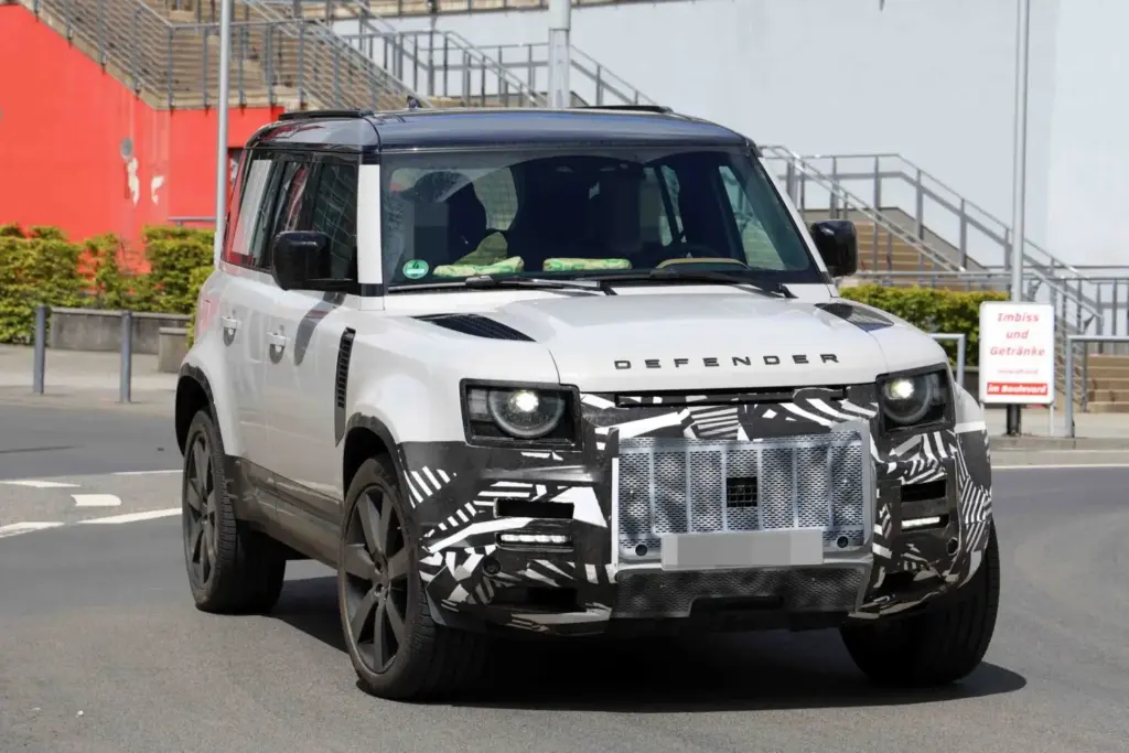 El legendario Defender recibirá su primera actualización... y una sorpresa 8 Motor16 Defender 2028 5 Motor16