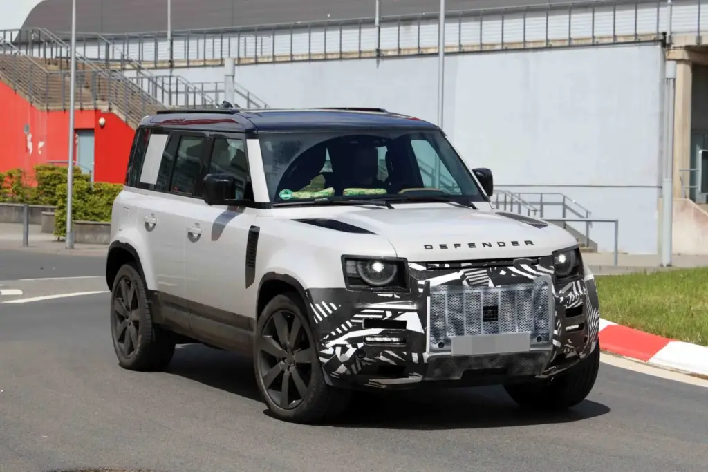 El legendario Defender recibirá su primera actualización... y una sorpresa 9 Motor16 Defender 2028 6 Motor16