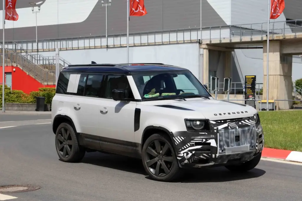 El legendario Defender recibirá su primera actualización... y una sorpresa 10 Motor16 Defender 2028 7 Motor16