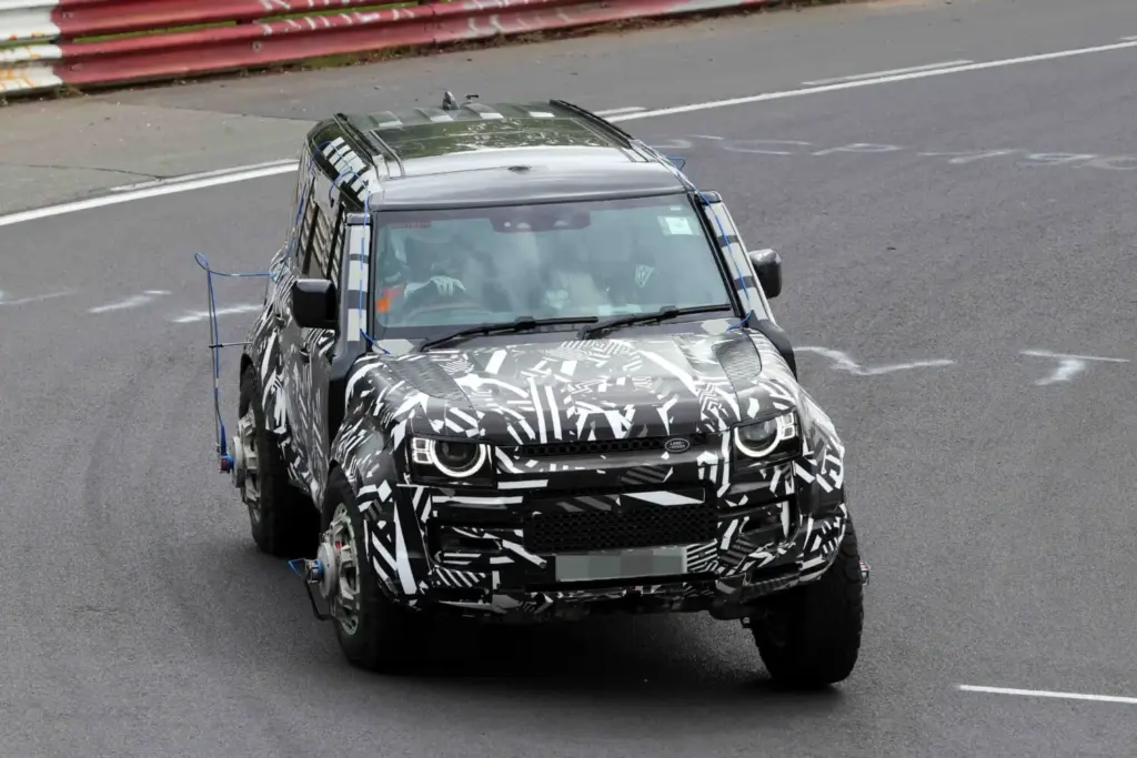 El legendario Defender recibirá su primera actualización... y una sorpresa 23 Motor16 Defender OCTA Dakar 2 Motor16
