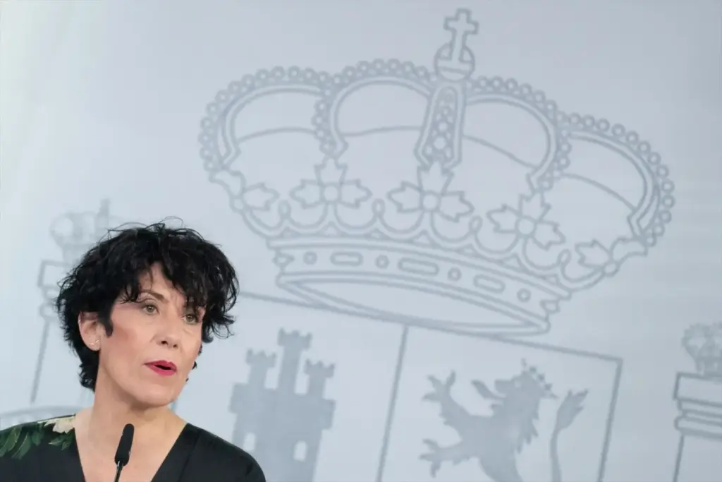 El Reglamento de Circulación se actualiza: endurece las normas para ciclistas, motoristas, usuarios de patinetes y también para conductores 1 Motor16 Elma Saiz, ministra, Reglamento de Circulación