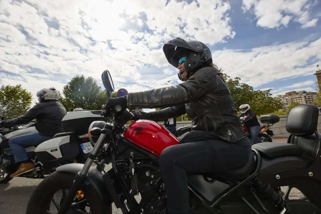 El Reglamento de Circulación se actualiza: endurece las normas para ciclistas, motoristas, usuarios de patinetes y también para conductores 4 Motor16 Reglamento de Circulación, motoristas