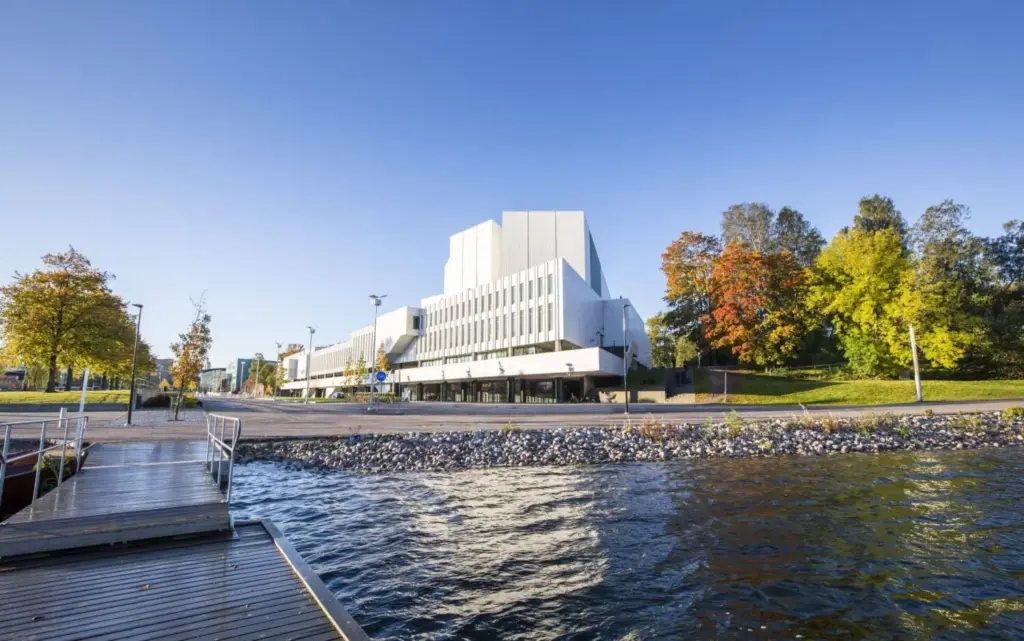 Finlandia sobre cuatro ruedas: dos museos del automóvil, una capital de diseño y un hotel con historia 8 Motor16 FINLANDIA HALL. FOTO VISIT FINLAND Motor16