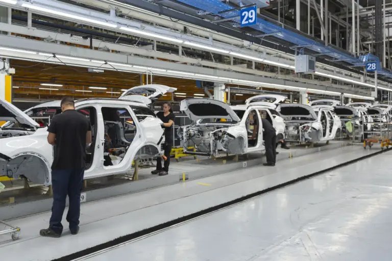 EBRO retrasa la soldadura y pintura en Barcelona a 2027: los Jaecoo 5 y Omoda 5 EV se fabricarán en España