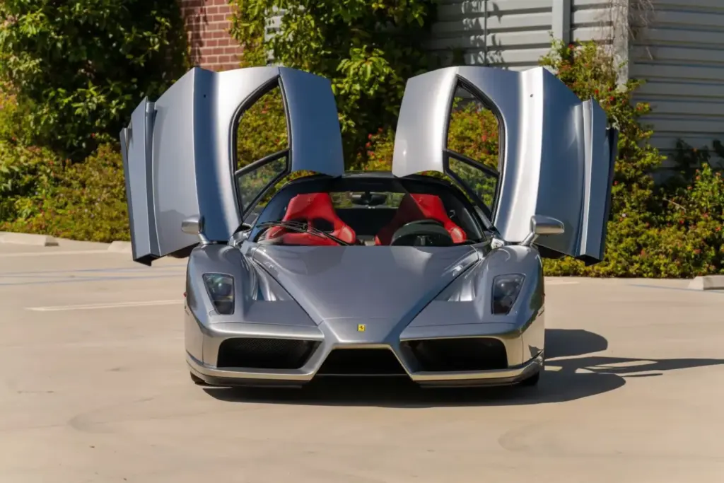Un Ferrari Enzo se vende por ocho dígitos, pero no es ningún récord 5 Motor16 Un Ferrari Enzo se vende por ocho dígitos, pero no es ningún récord