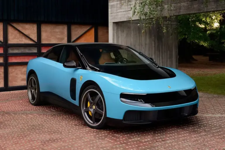 Ferrari Luce vs Tesla Model S Plaid: comparativa de prestaciones y precio