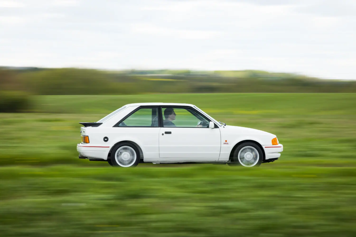 Ford Escort XR3i: Renace en modo restomod gracias a Tolman