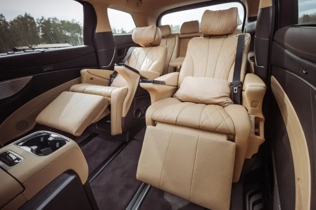 DENZA D9, el segundo modelo de la marca, es un auténtico salón rodante 2 Motor16 Fotos DENZA D9 9 Motor16