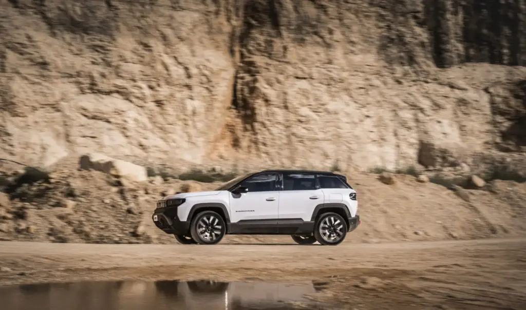 Ya puedes comprar el Jeep Compass 4xe, el más aventurero de la gama 4 Motor16 Fotos Jeep compass 4xe 1 Motor16