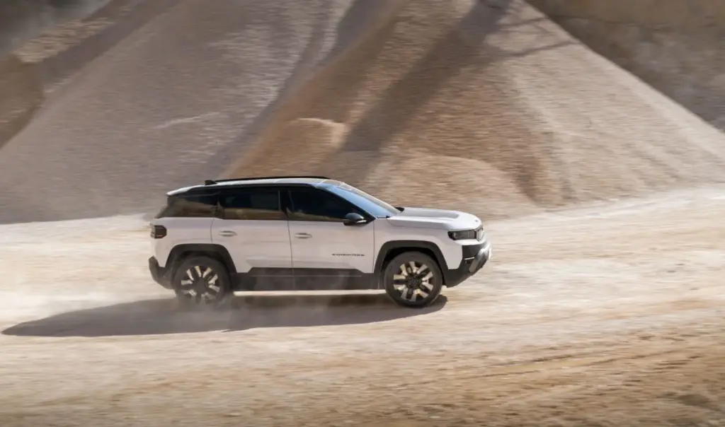 Ya puedes comprar el Jeep Compass 4xe, el más aventurero de la gama 5 Motor16 Fotos Jeep compass 4xe 2 Motor16