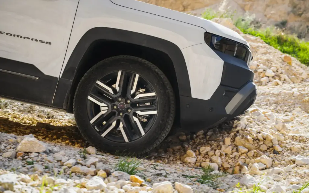 Ya puedes comprar el Jeep Compass 4xe, el más aventurero de la gama 3 Motor16 Fotos Jeep compass 4xe 3 Motor16