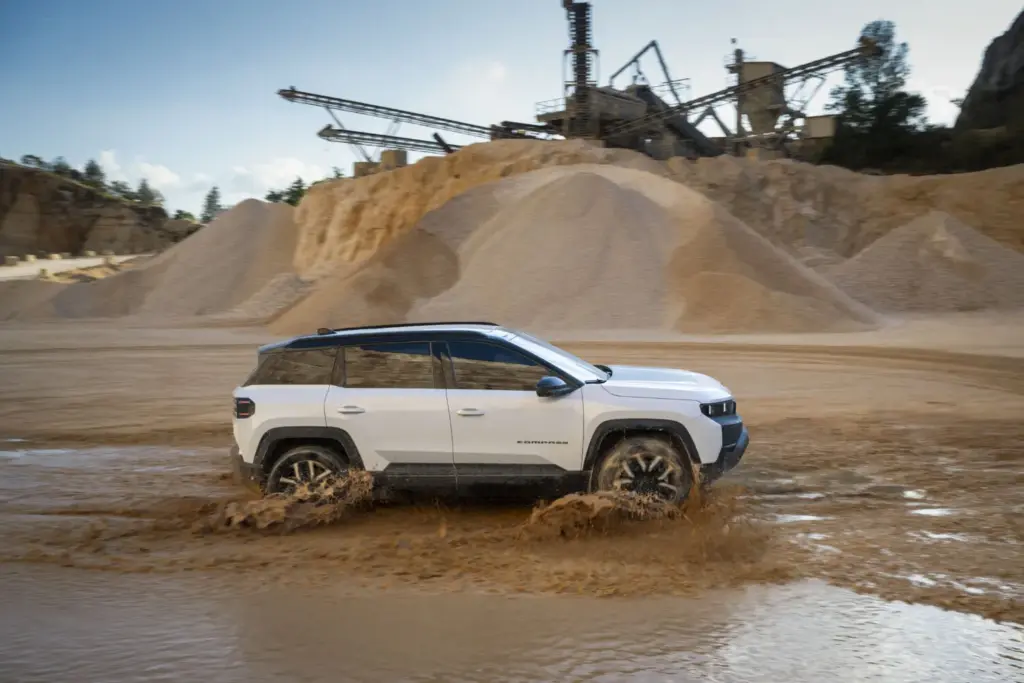 Ya puedes comprar el Jeep Compass 4xe, el más aventurero de la gama 7 Motor16 Fotos Jeep compass 4xe 4 Motor16