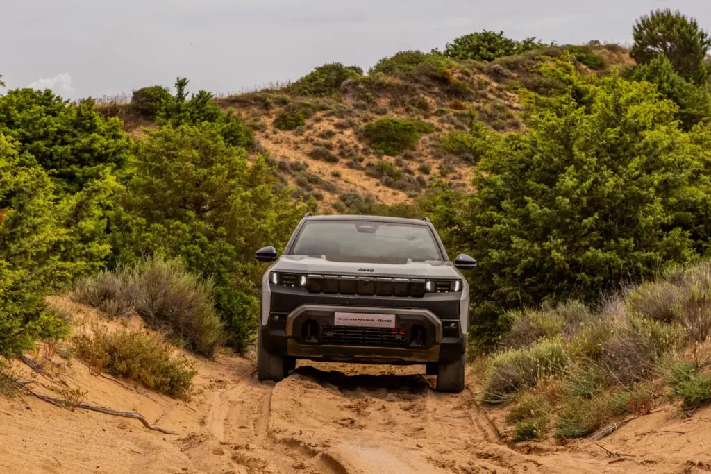 Ya puedes comprar el Jeep Compass 4xe, el más aventurero de la gama 1 Motor16 Fotos Jeep compass 4xe 7 Motor16