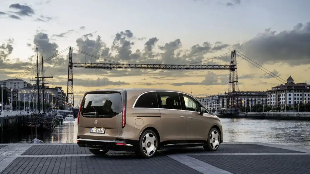 Mercedes-Benz VLE: la reinvención eléctrica de la gran limusina familiar 8 Motor16 Fotos Mercedes VLE 2 Motor16