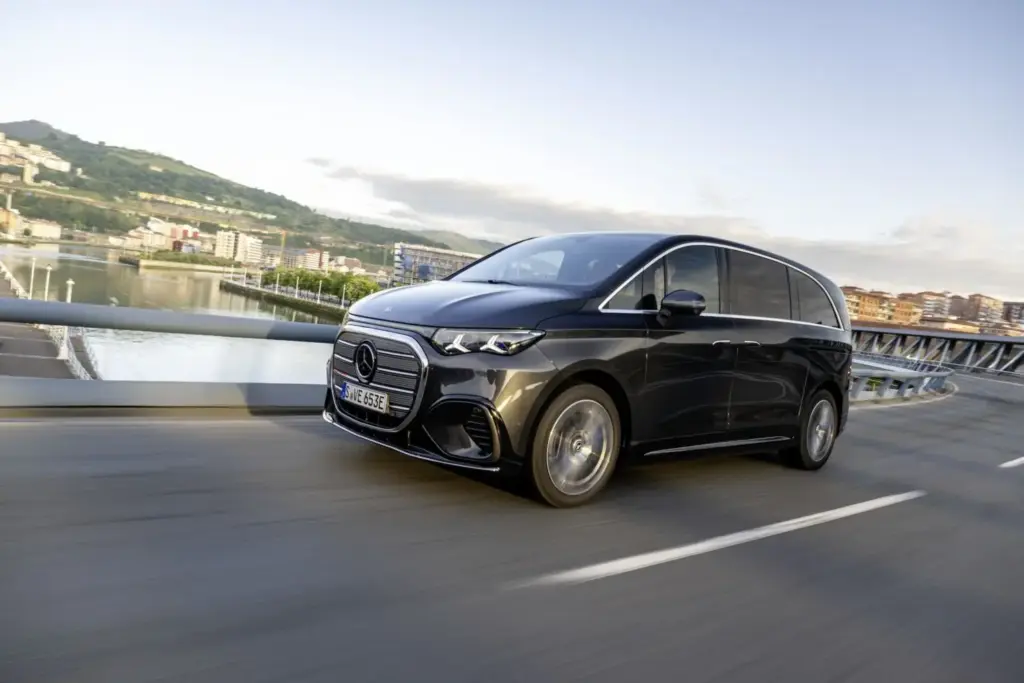 Mercedes-Benz VLE: la reinvención eléctrica de la gran limusina familiar 36 Motor16 Fotos Mercedes VLE 53 Motor16