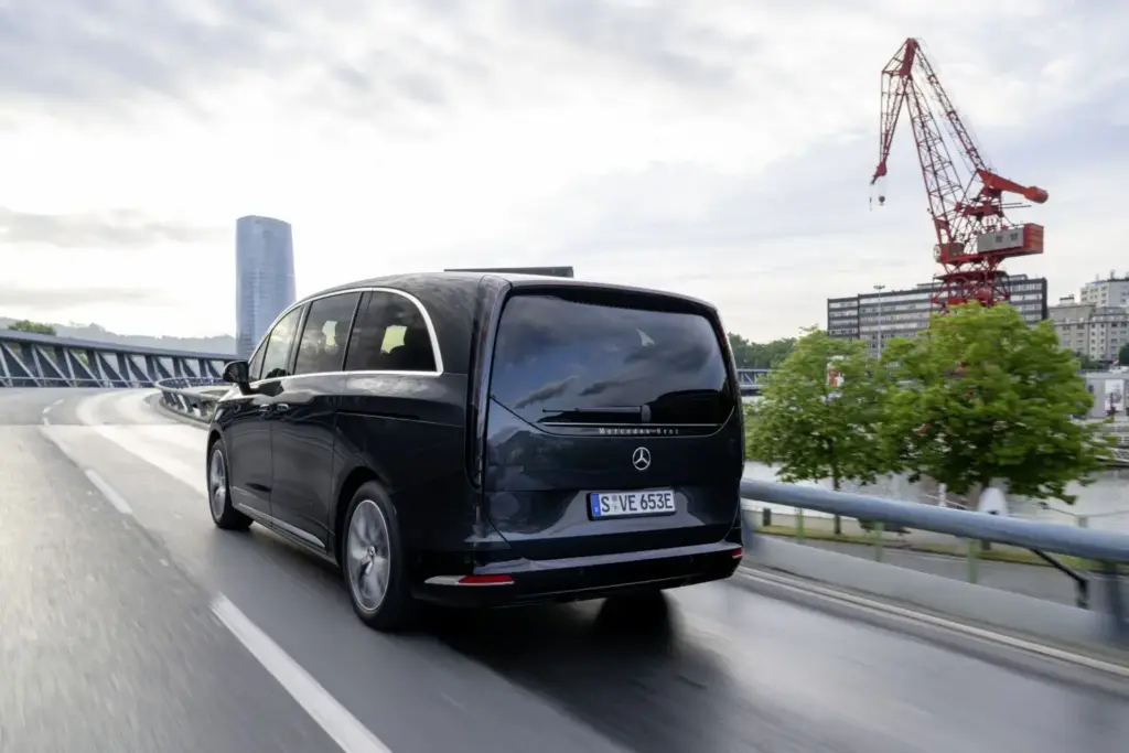 Mercedes-Benz VLE: la reinvención eléctrica de la gran limusina familiar 37 Motor16 Fotos Mercedes VLE 55 Motor16