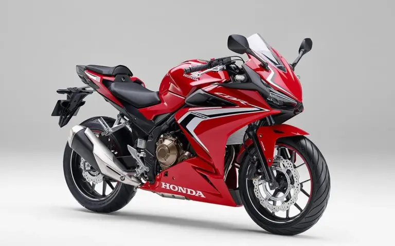 Honda CBR400R E-Clutch: la deportiva japonesa de 46 CV que automatiza el embrague y solo se vende en Japón