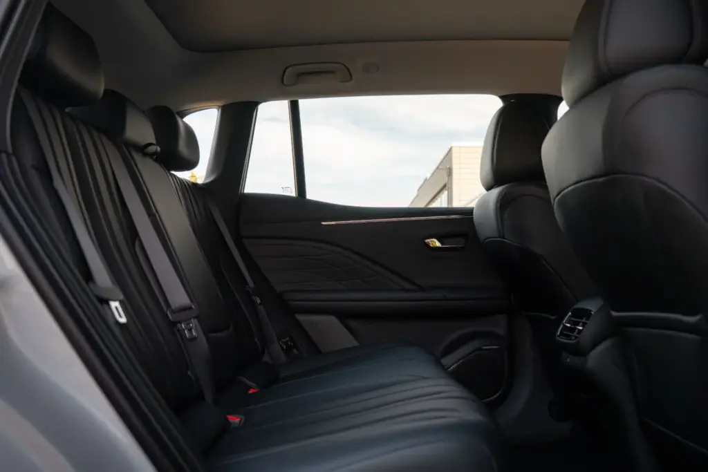 INTERIOR AIONV 10 Motor16