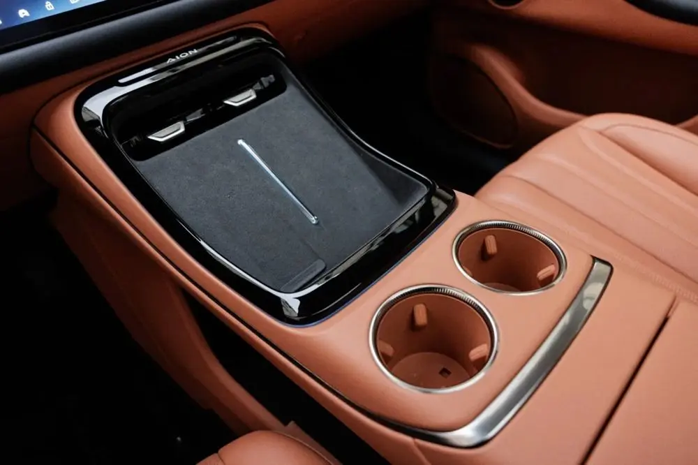 INTERIOR AIONV 23 Motor16