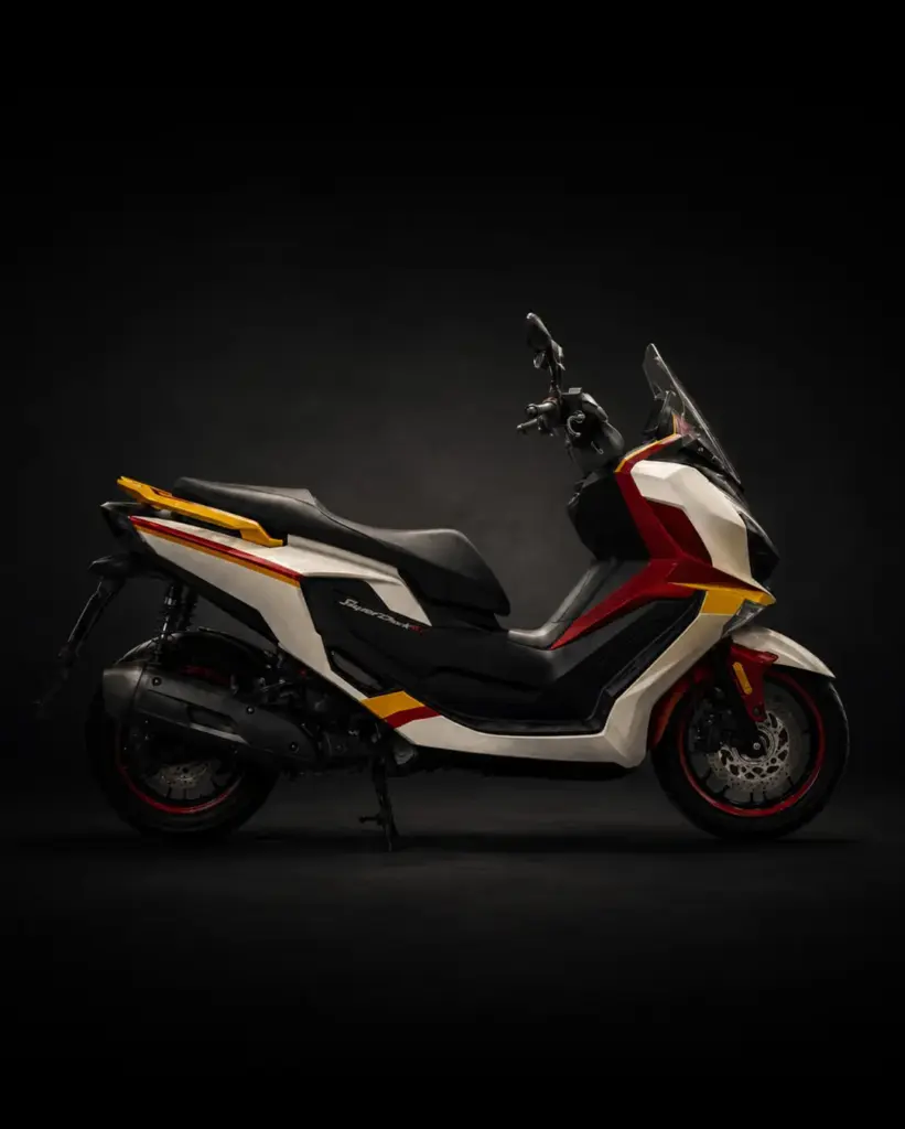Kymco Super Dink GT 125 4 Motor16