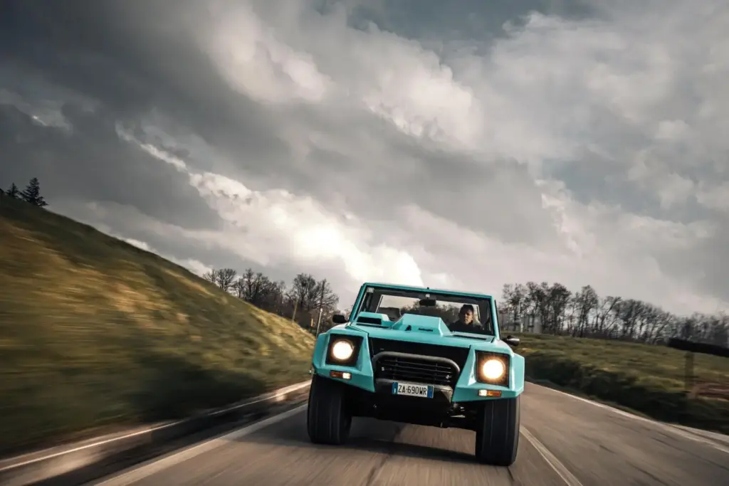LAMBORGHINI LM002 40 ANOS 1 Motor16