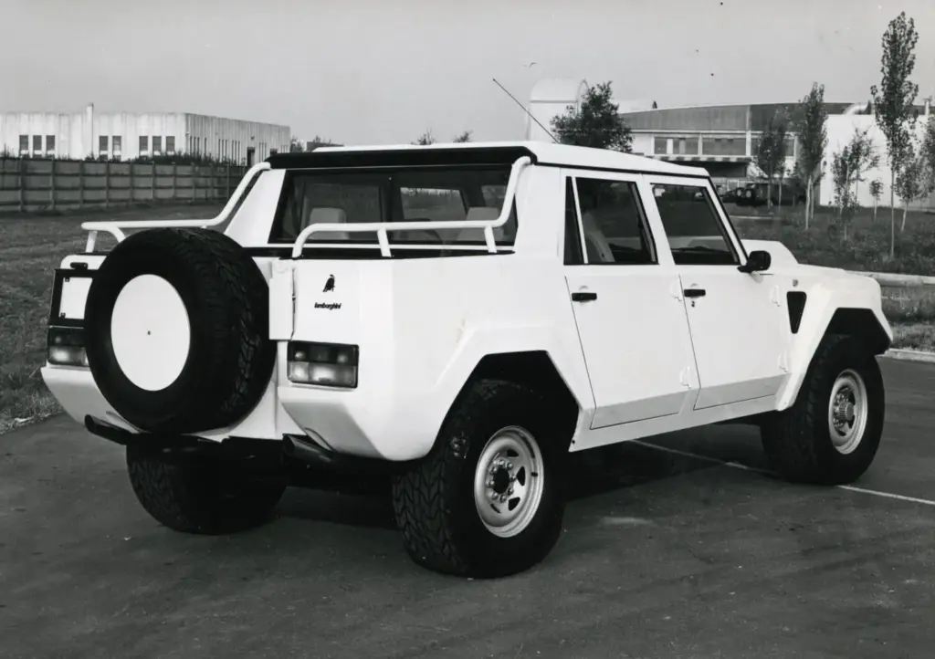 LAMBORGHINI LM002 40 ANOS 10 Motor16