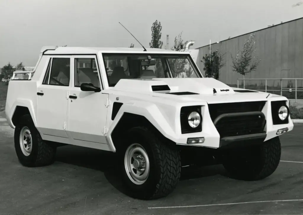 LAMBORGHINI LM002 40 ANOS 13 Motor16