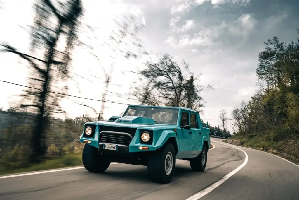 LAMBORGHINI LM002 40 ANOS 3 Motor16