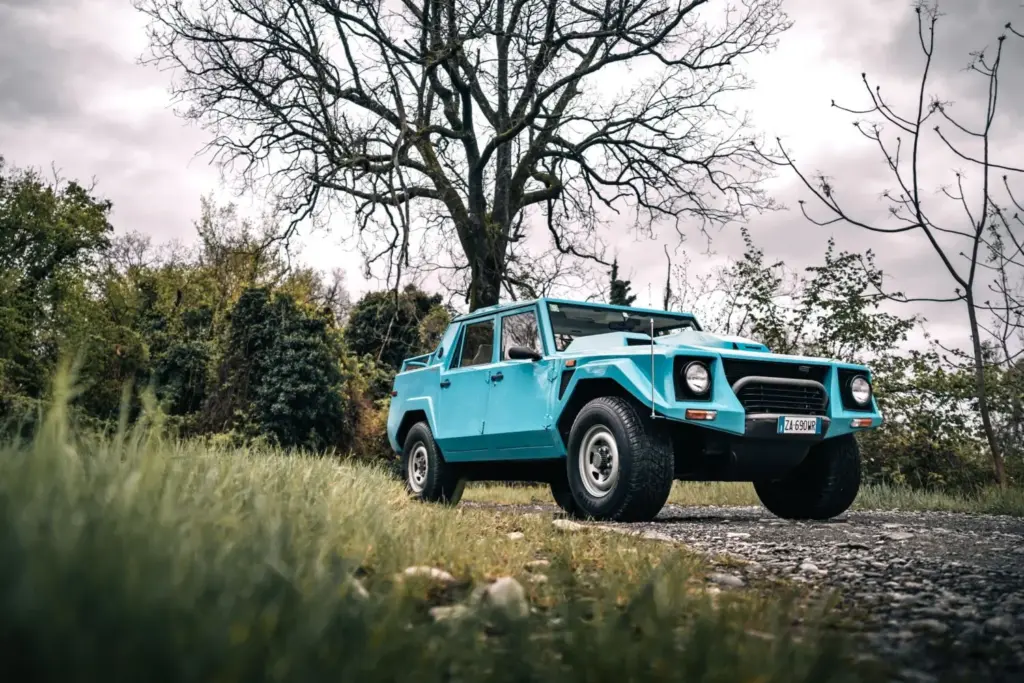 LAMBORGHINI LM002 40 ANOS 4 Motor16