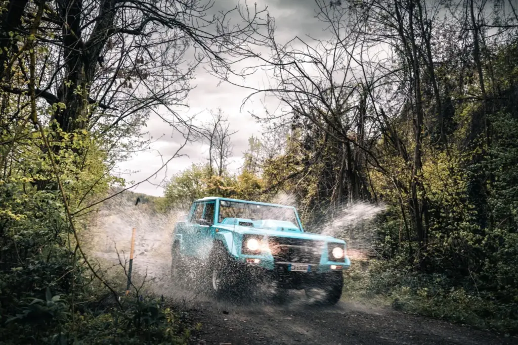 LAMBORGHINI LM002 40 ANOS 5 Motor16