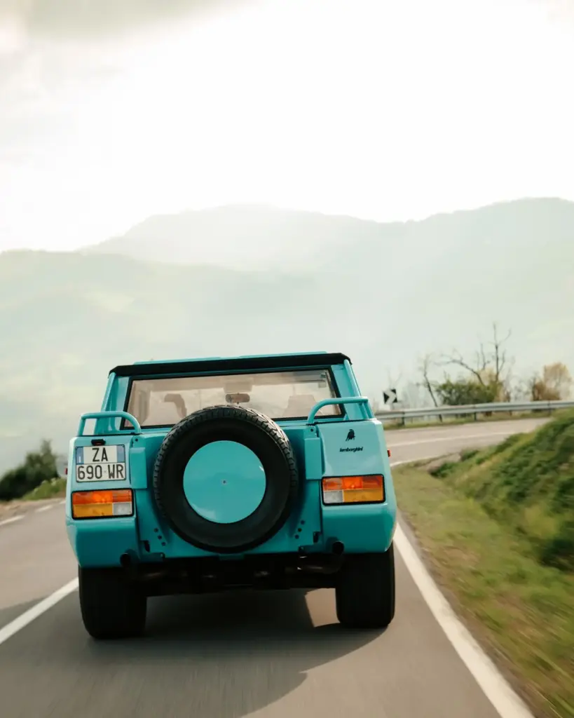 LAMBORGHINI LM002 40 ANOS 6 Motor16