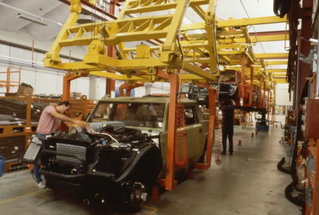 LAMBORGHINI LM002 40 ANOS 8 Motor16
