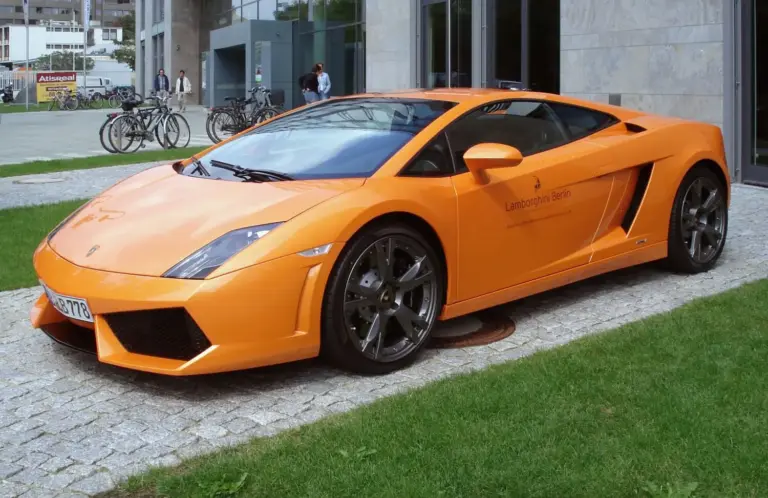 Lamborghini retrasa su coche eléctrico (y apuesta por híbridos) tras la fría acogida del mercado