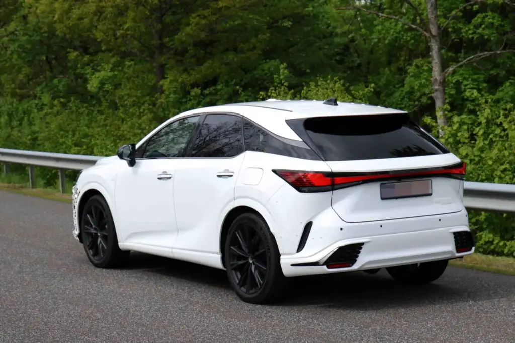 El Lexus RX 2027 se 'desnuda' casi al completo 2 Motor16 Lexus RX FL 10 Motor16