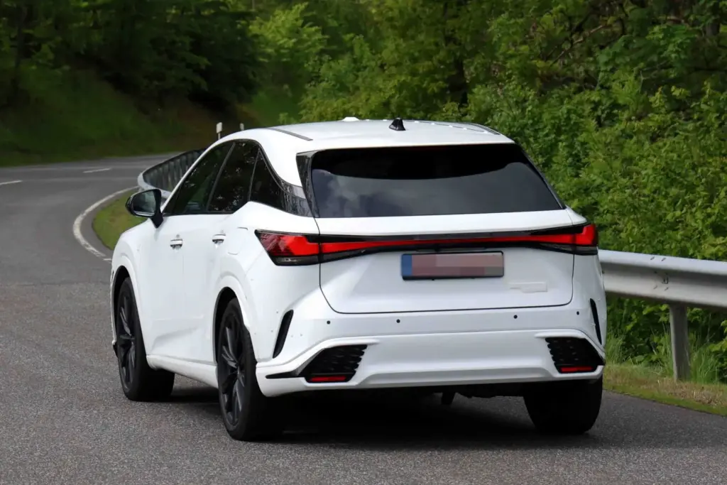 El Lexus RX 2027 se 'desnuda' casi al completo 14 Motor16 Lexus RX FL 11 Motor16