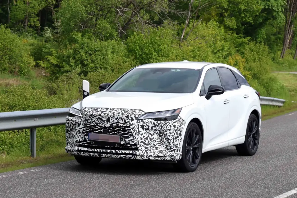 El Lexus RX 2027 se 'desnuda' casi al completo 8 Motor16 Lexus RX FL 5 Motor16