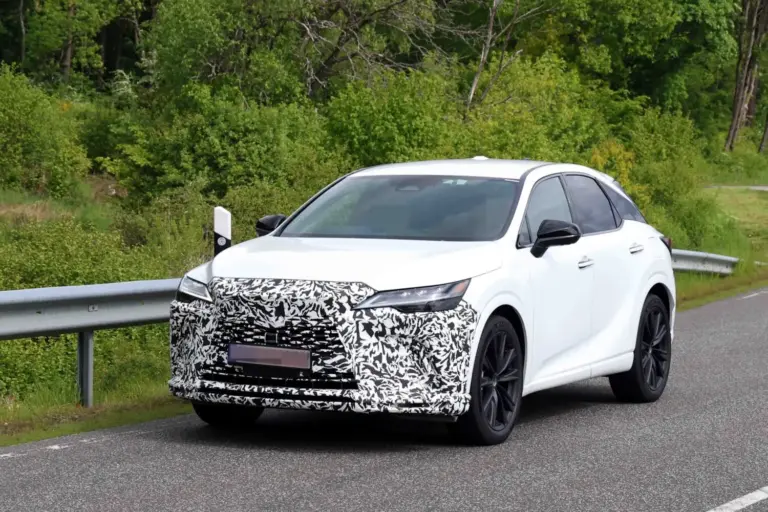 El Lexus RX 2027 se ‘desnuda’ casi al completo