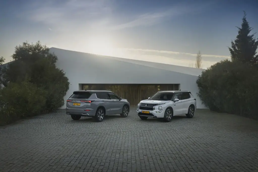 MITSUBISHI OUTLANDER PHEV 1 Motor16