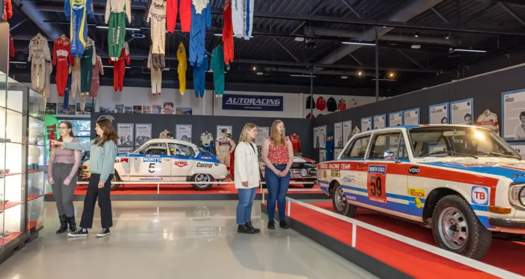 Finlandia sobre cuatro ruedas: dos museos del automóvil, una capital de diseño y un hotel con historia 3 Motor16 MOBILIA MUSEUM AUTO 4 Motor16