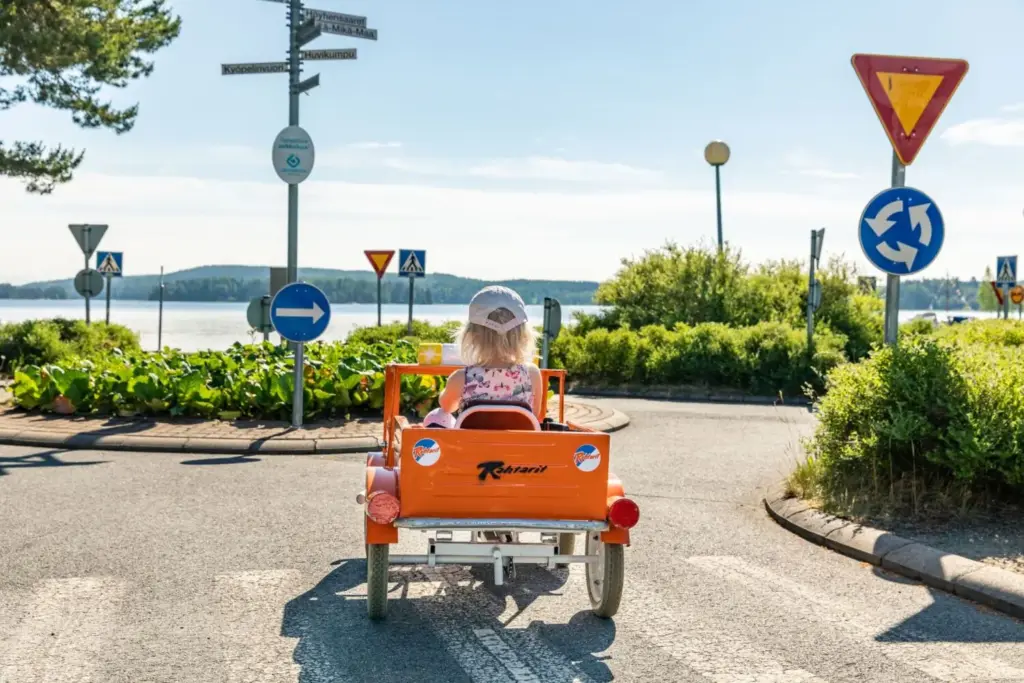 Finlandia sobre cuatro ruedas: dos museos del automóvil, una capital de diseño y un hotel con historia 5 Motor16 MOBILIA MUSEUM AUTO 6 Motor16