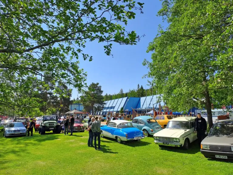 Finlandia sobre cuatro ruedas: dos museos del automóvil, una capital de diseño y un hotel con historia