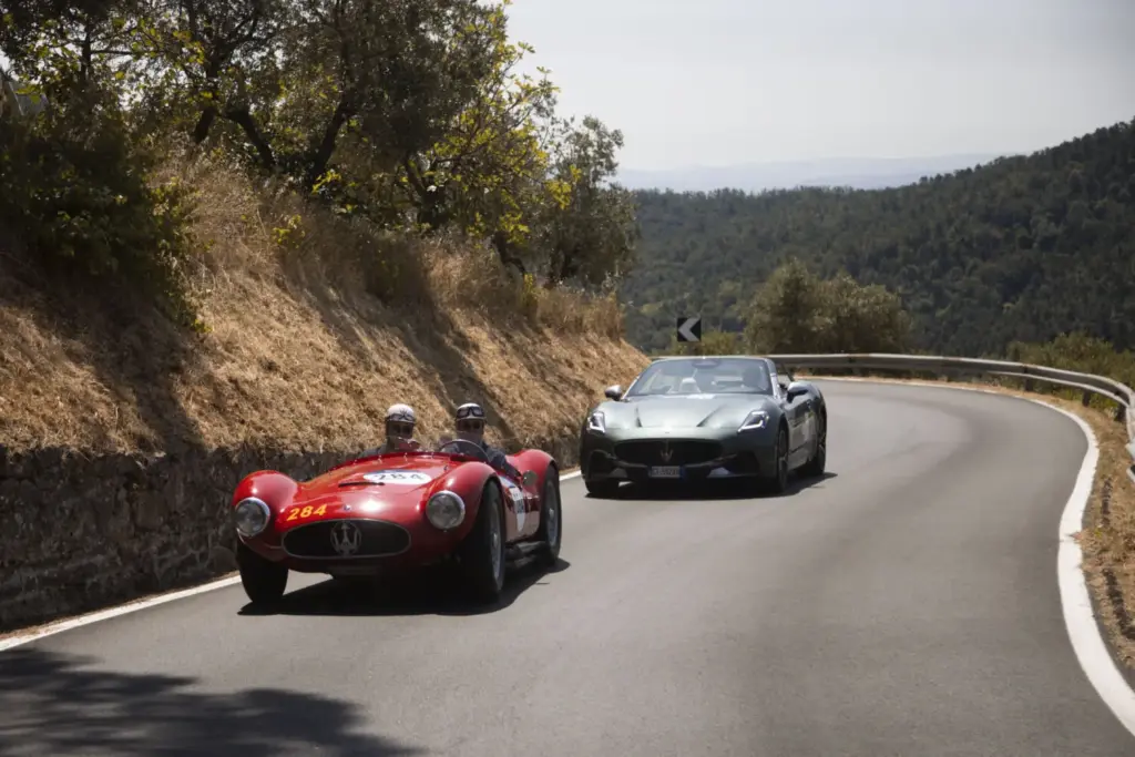 Maserati revive su leyenda en la 1000 Miglia con un icono de los años cincuenta 1 Motor16 Maserati A6 GCS53 de 1953 y el GranCabrio en la 1000 Miglia Motor16