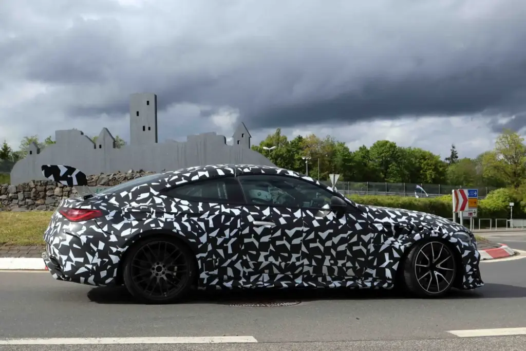 El Mercedes CLE más esperado y exclusivo, cada vez más cerca 12 Motor16 Mercedes AMG CLE 63 Mythos 2028 espia 10 Motor16
