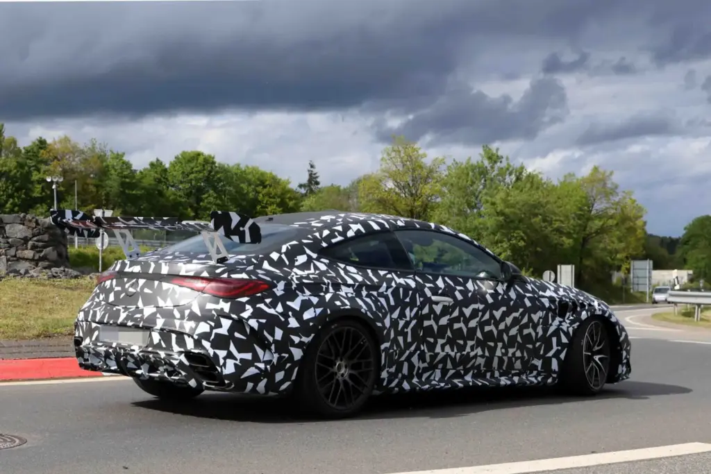 El Mercedes CLE más esperado y exclusivo, cada vez más cerca 14 Motor16 Mercedes AMG CLE 63 Mythos 2028 espia 12 Motor16